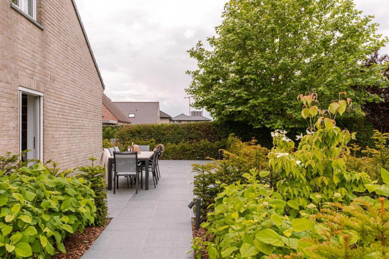 Fantastic Family With Beautiful Garden