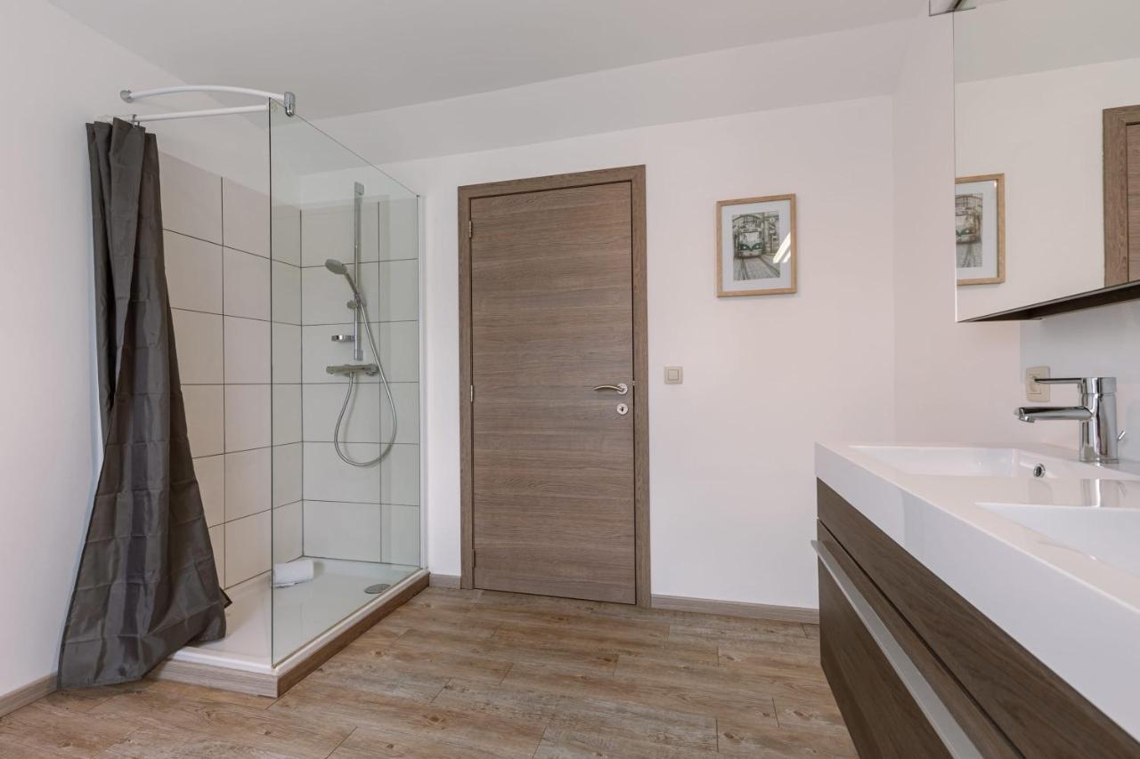 Fantastic Family With Beautiful Garden Apartment *